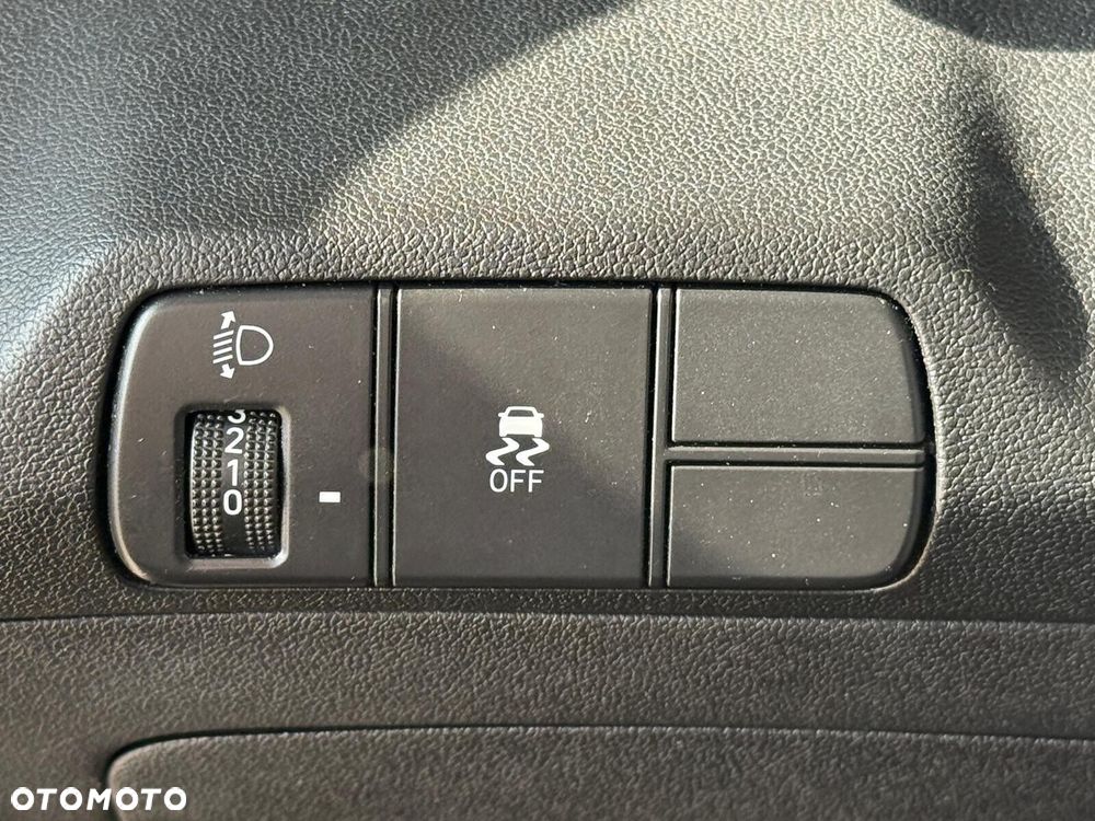 Hyundai Elantra - 24