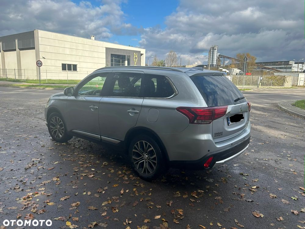 Mitsubishi Outlander 2.0 Intense + 4WD CVT - 9