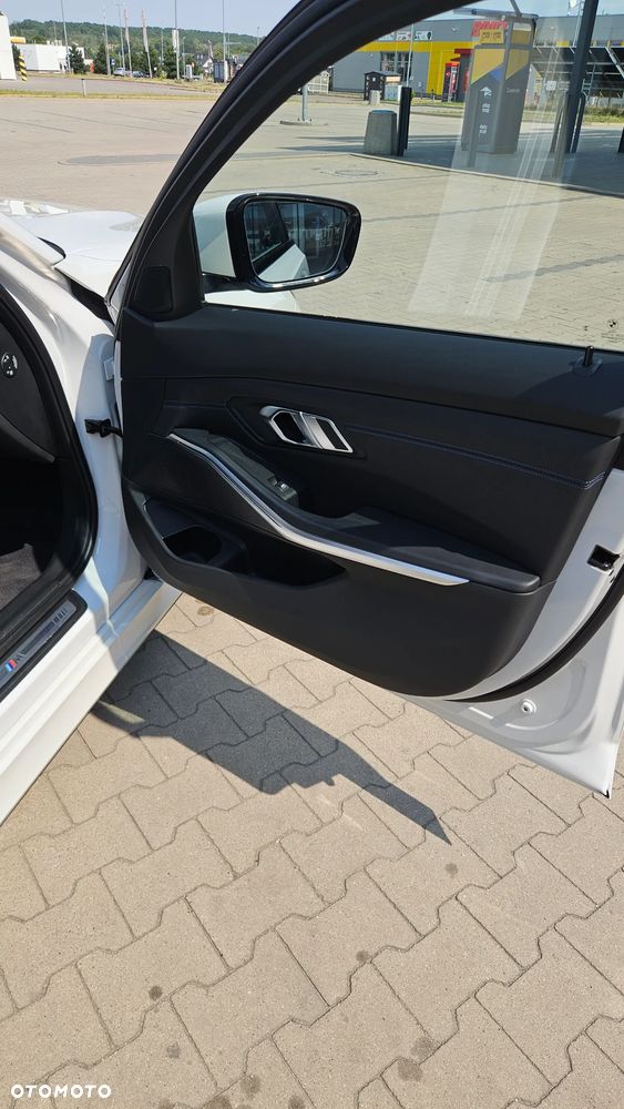 BMW Seria 3 320d xDrive mHEV M Sport - 17