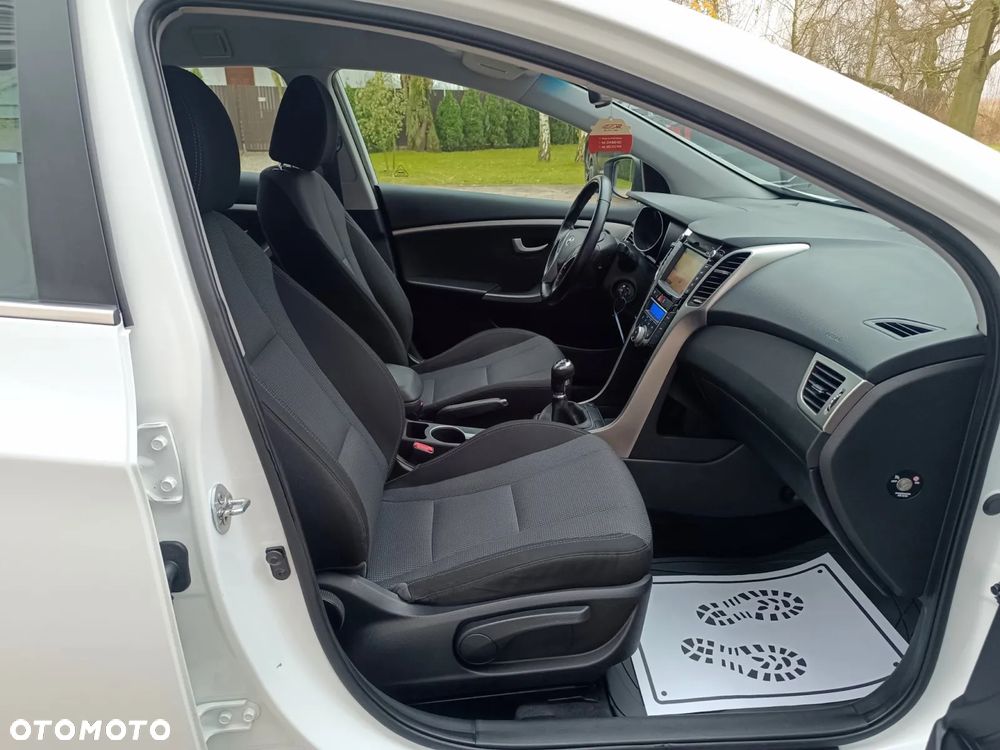 Hyundai i30 blue Kombi 1.6 GDi Style - 32