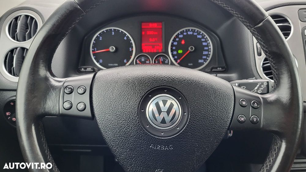 Volkswagen Tiguan - 12