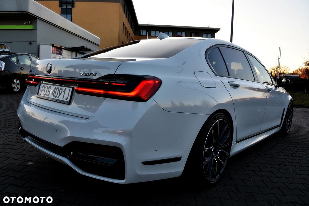 BMW Seria 7 750Li xDrive - 32