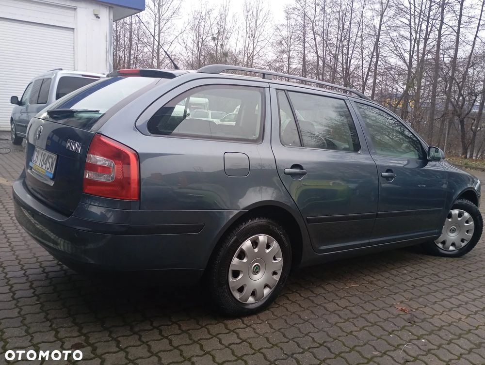 Skoda Octavia 1.6 Combi Ambiente - 15