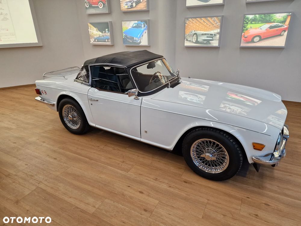 Triumph TR6 - 32