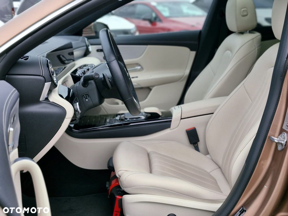 Mercedes-Benz CLA 200 Progressive 7G-DCT - 13