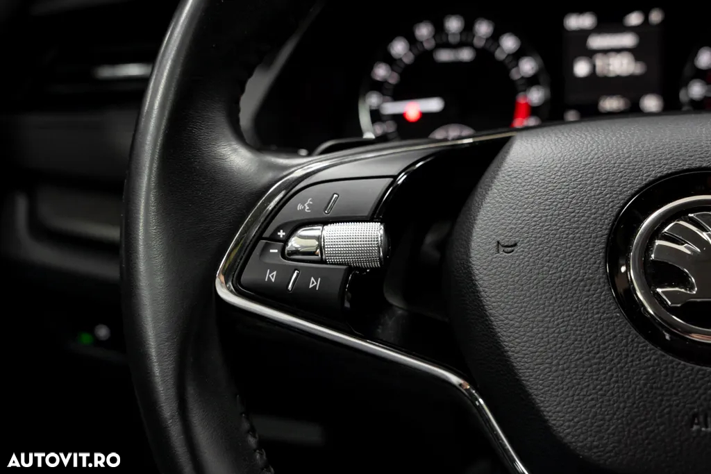 Skoda Octavia Combi 2.0 TDI DSG Ambition - 36