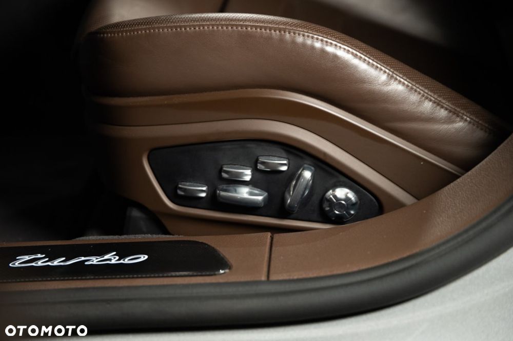 Porsche Panamera Turbo - 9