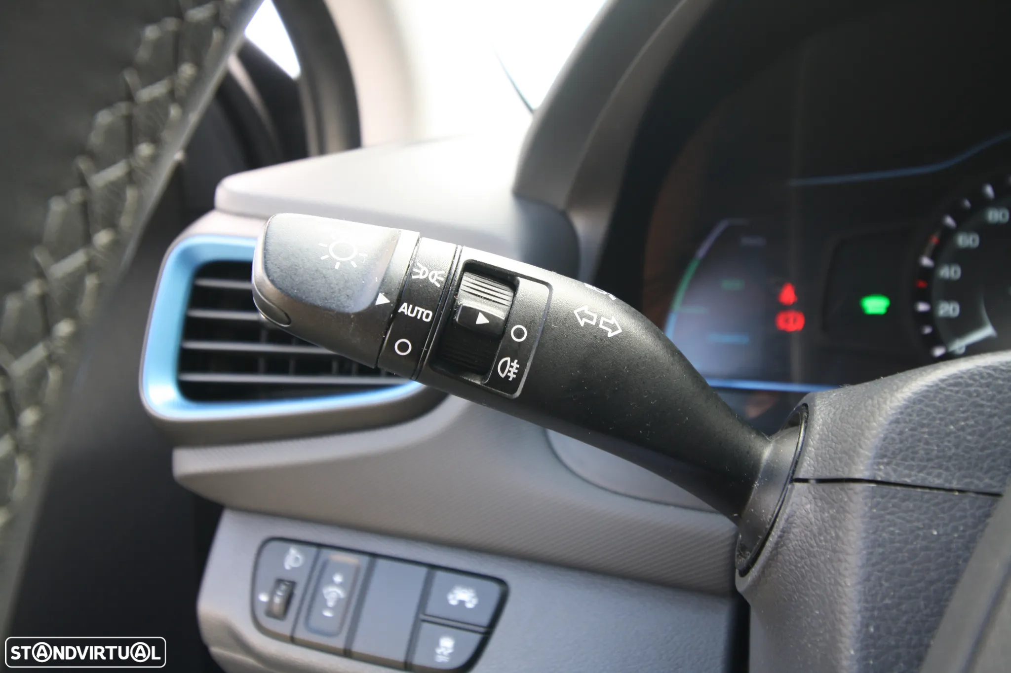 Hyundai Ioniq 1.6 GDI HEV Hybrid Tech - 33