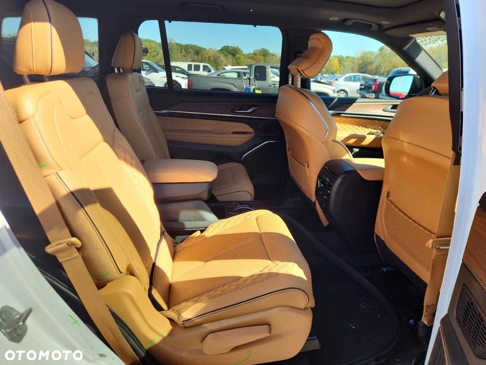 Jeep Grand Cherokee - 11