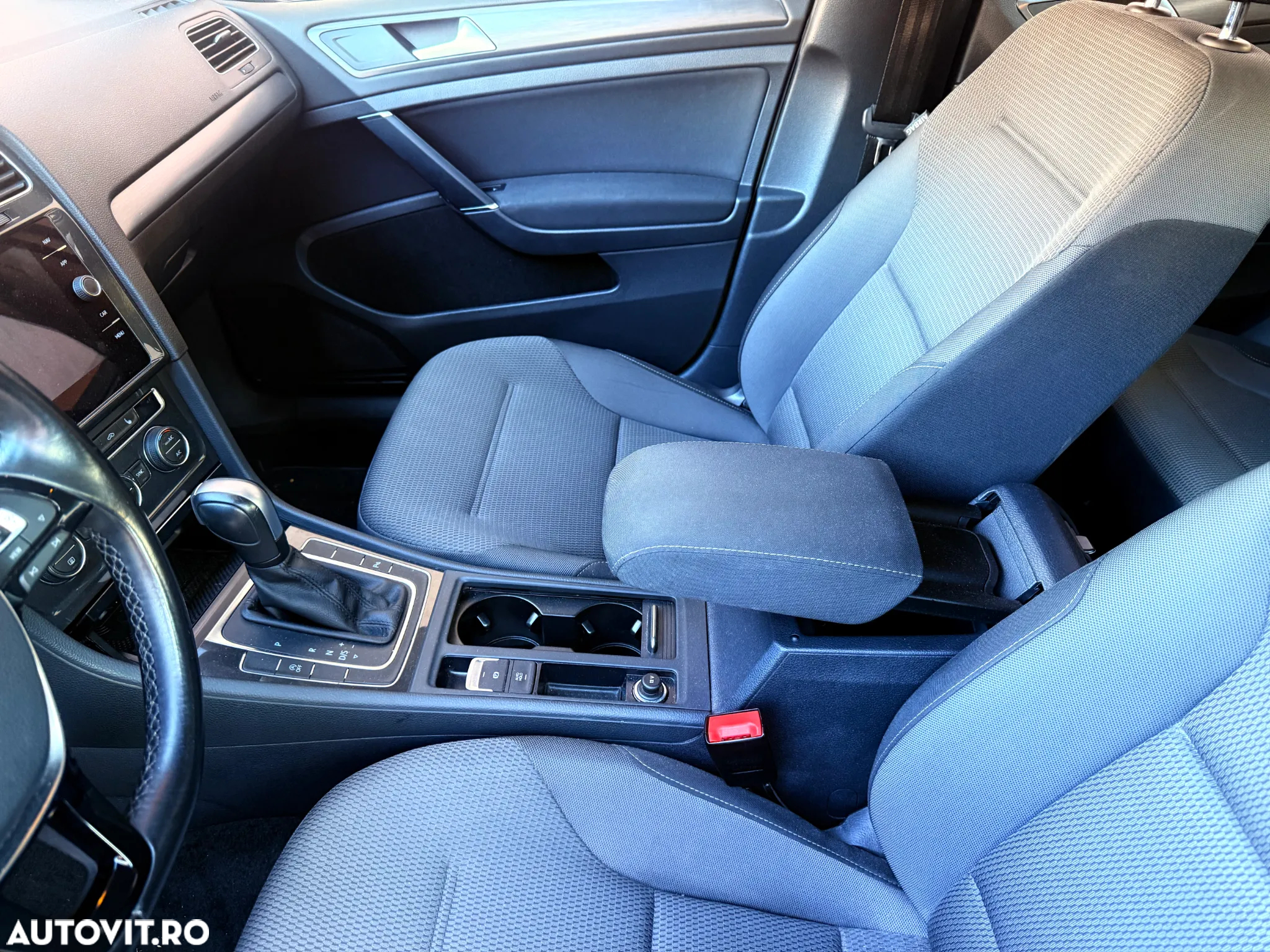 Volkswagen Golf 2.0 TDI SCR DSG Comfortline - 19