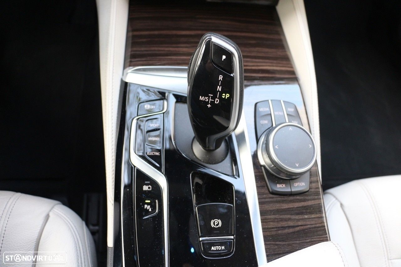 BMW 530 e Line Luxury - 22