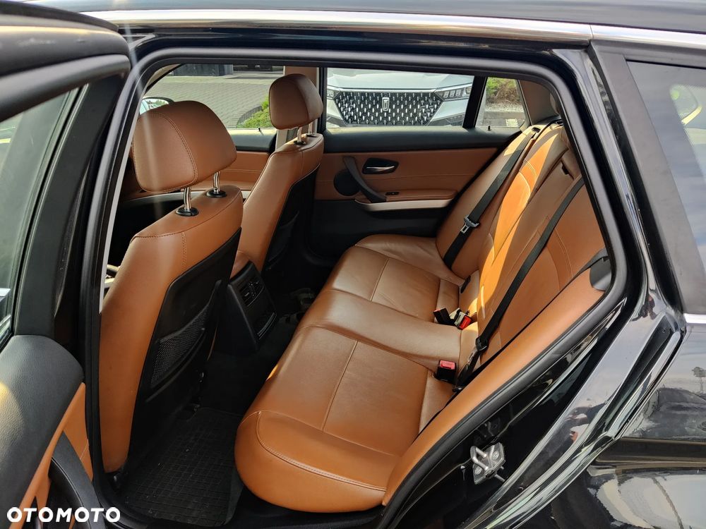 BMW Seria 3 320i Edition Exclusive - 13