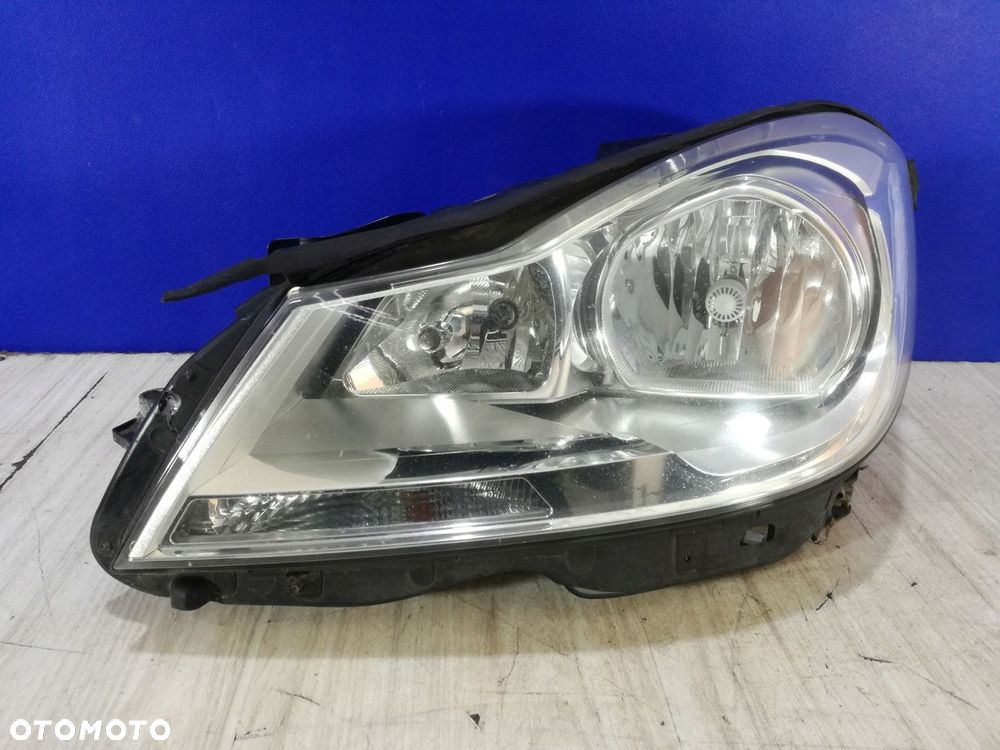 Mercedes C-Klasa W204 Lift lampa reflektor przód lewa Anglik - 1