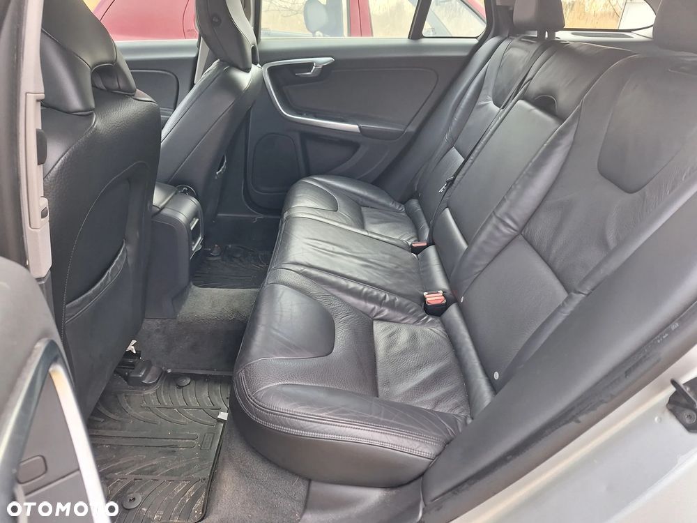 Volvo V60 D3 Summum - 12