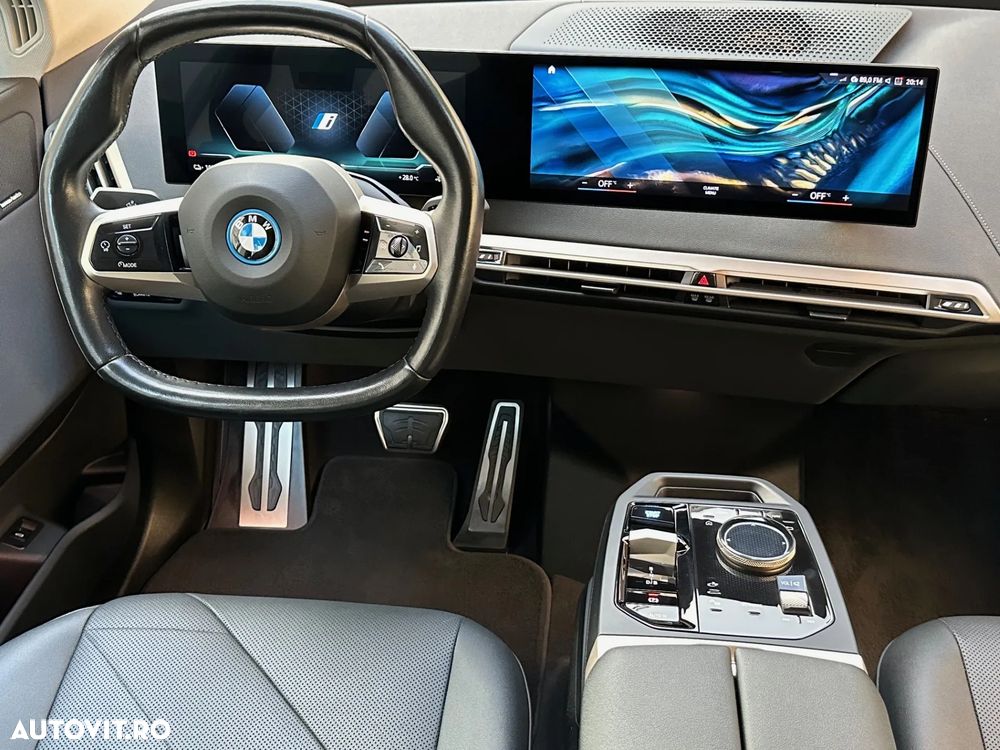 BMW iX - 17