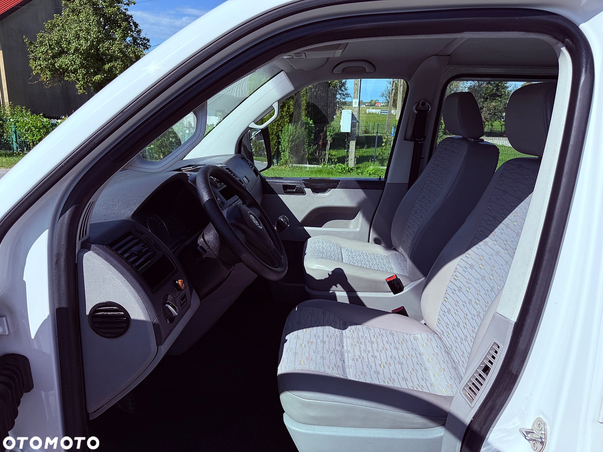 Volkswagen TRANSPORTER T5 2.0TDI CR 102KM - 32