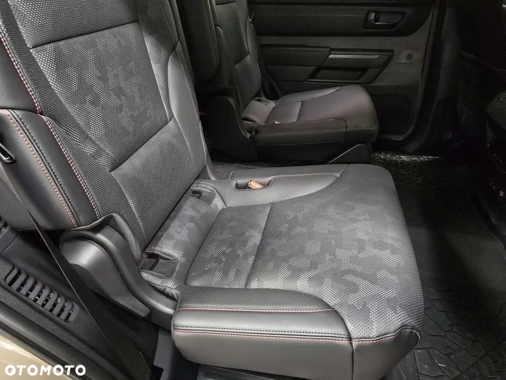 Toyota Sequoia - 13