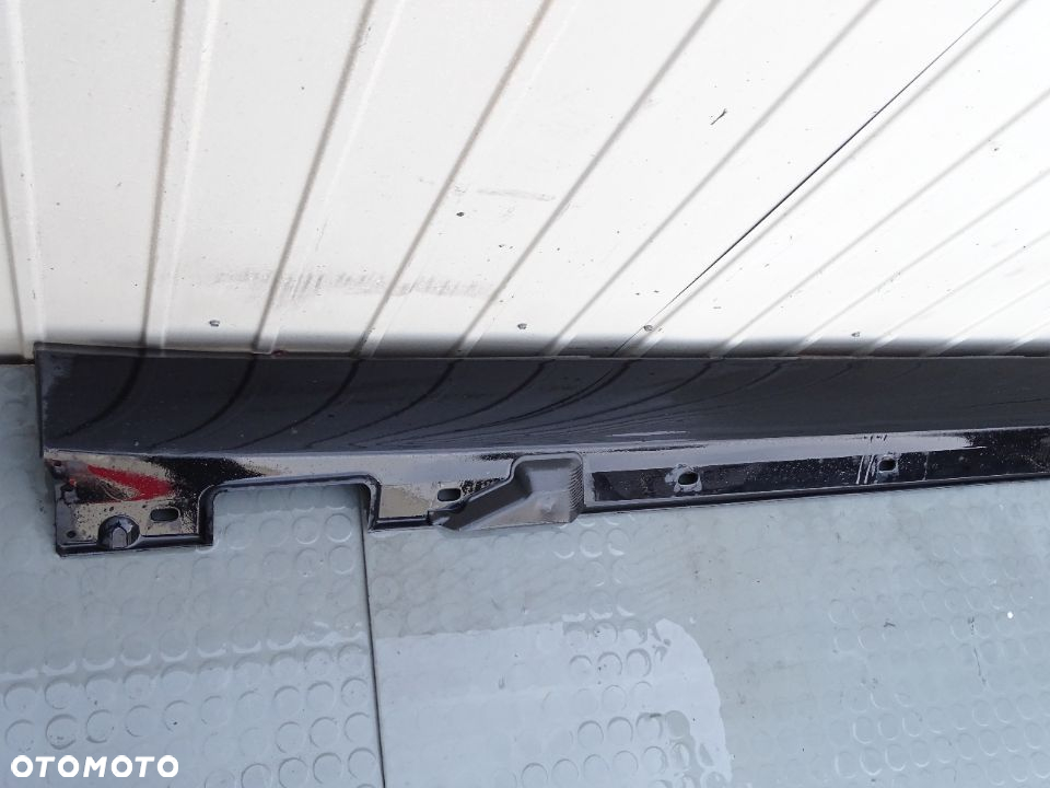Mercedes E W212 Prog listwa progowa  C040 prawa 2126900840 - 2