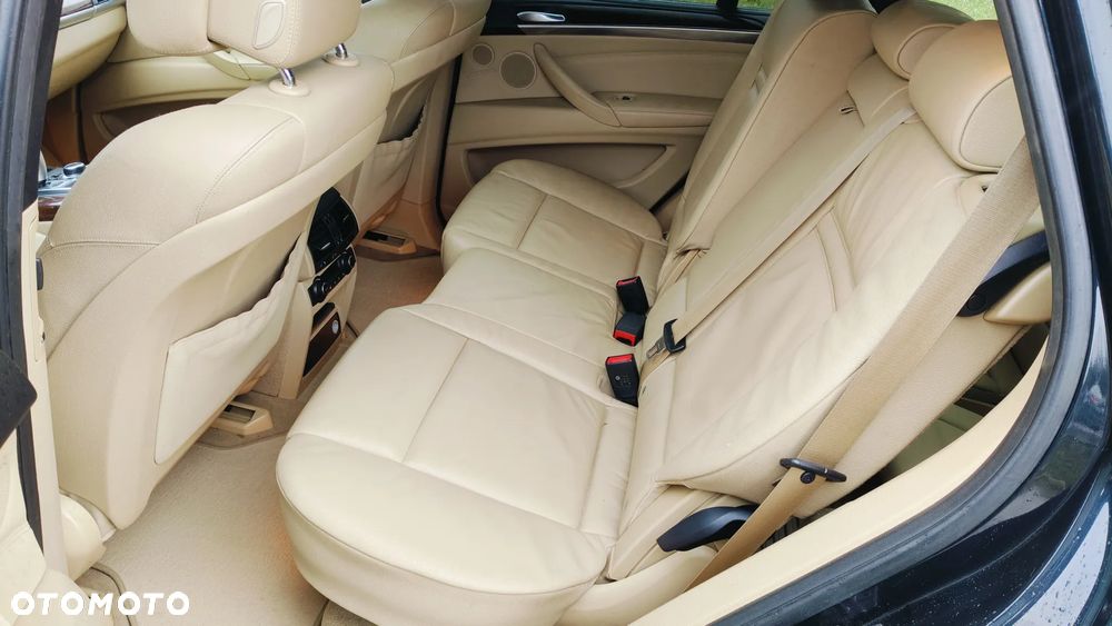 BMW X5 xDrive50i - 16