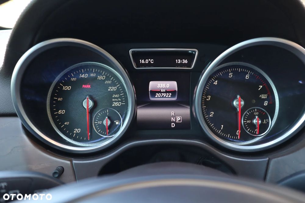 Mercedes-Benz GLS - 22