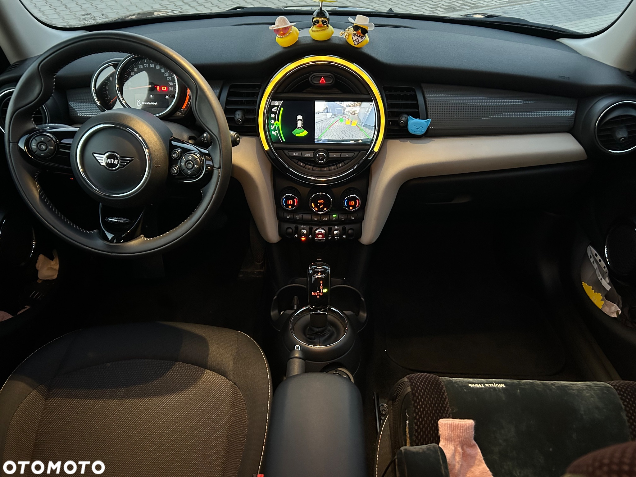 MINI Cooper Essential Trim - 8