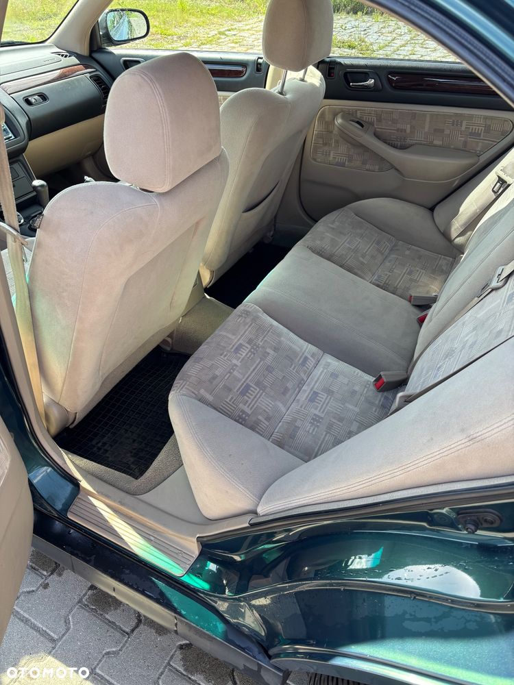 Honda Accord 1.8i LS - 10