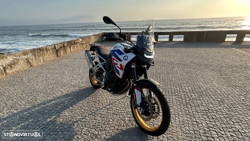 BMW F 900 GS Lightwhite / Racing Blue Metalizado (Versão GS Trophy) - 7