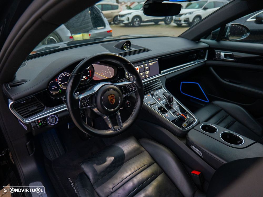 Porsche Panamera Sport Turismo 4 E-Hybrid - 12