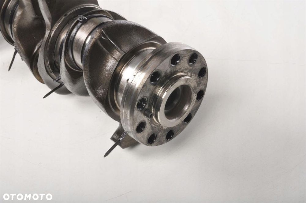 VOLVO C30 S40 II V50 2.0 D3 D5204T5 WAŁ KORBOWY - 2