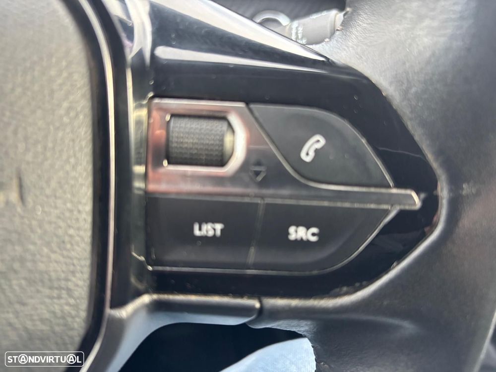 Peugeot 2008 1.5 BlueHDi Allure Pack - 26