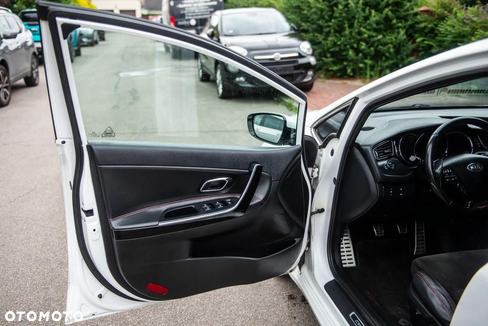 Kia Ceed 1.6 T-GDI GT - 17