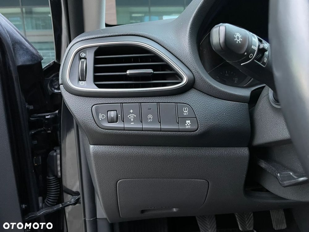 Hyundai i30 1.5 DPI Classic + - 26