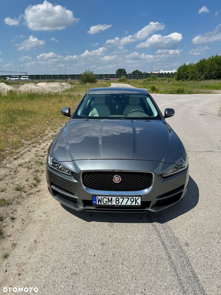 Jaguar XE - 2