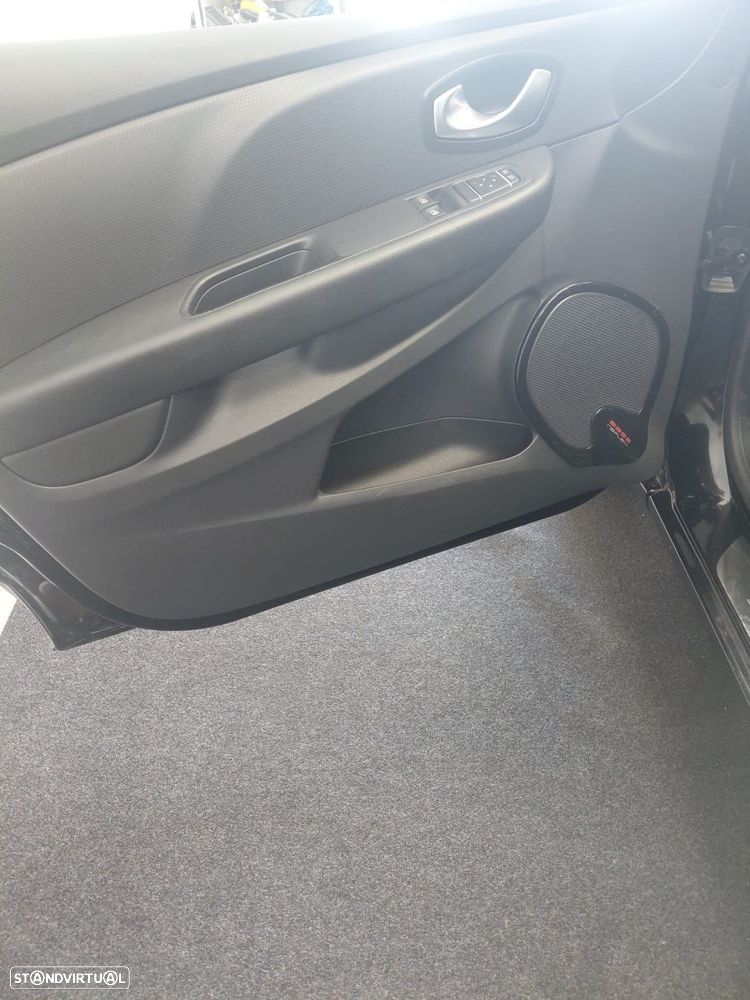 Renault Clio 0.9 TCe Limited - 28