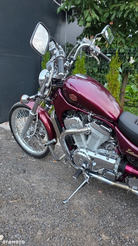 Suzuki Intruder - 16