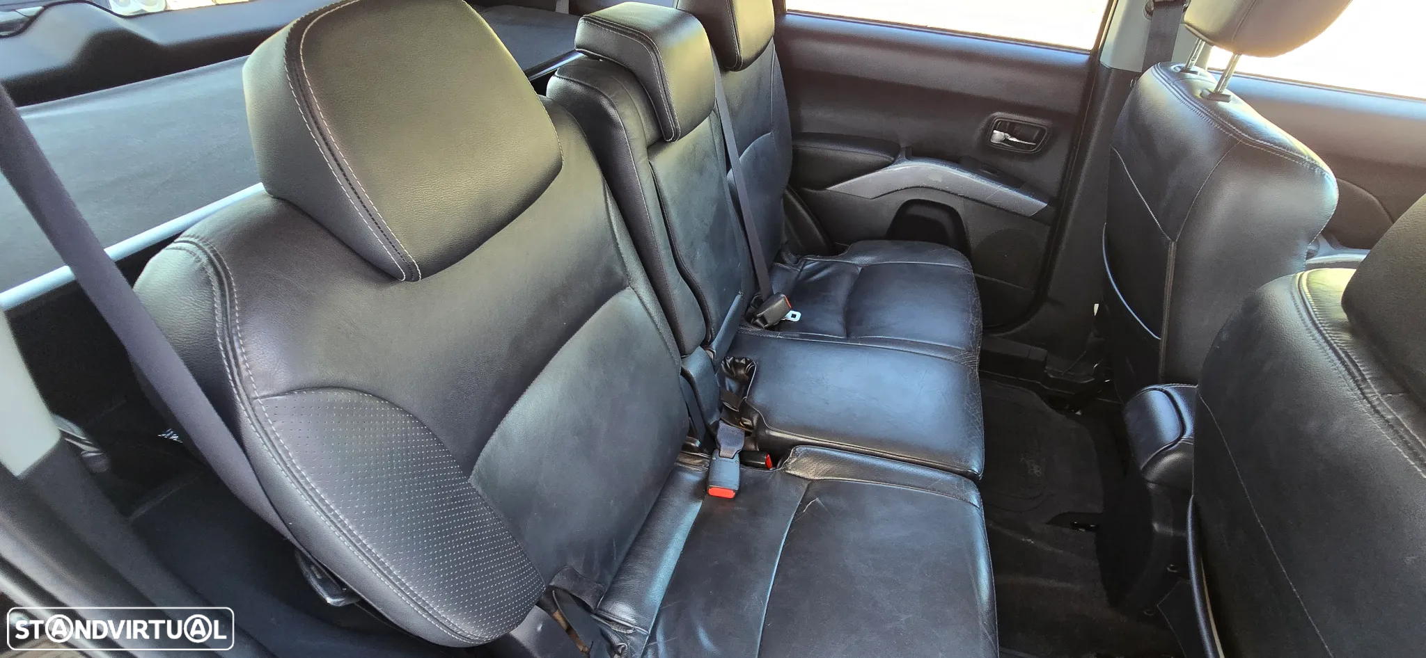 Mitsubishi Outlander 2.0 DI-D Intense+ 4WD - 32
