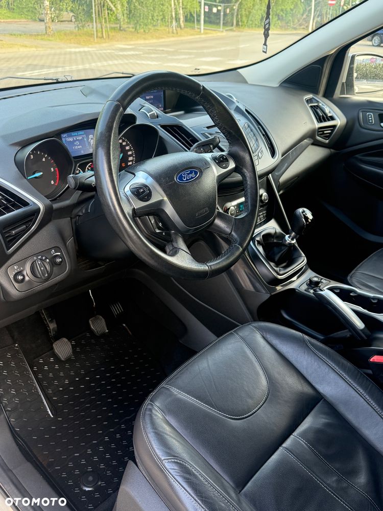 Ford Kuga 2.0 TDCi 2x4 Titanium - 24