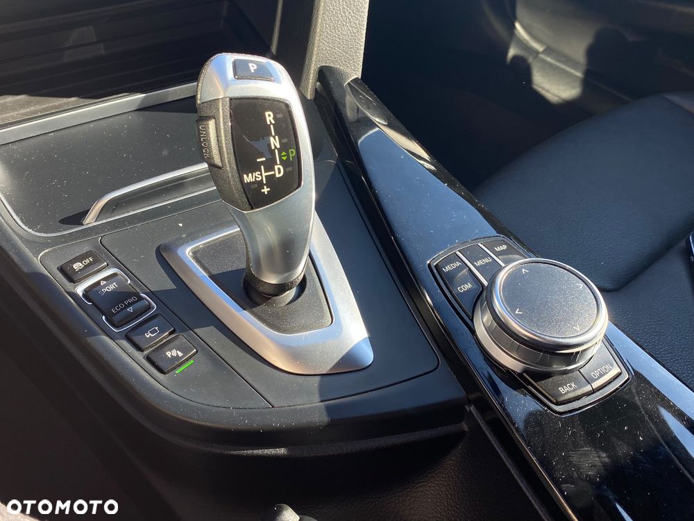 BMW Seria 3 320i GPF xDrive - 20
