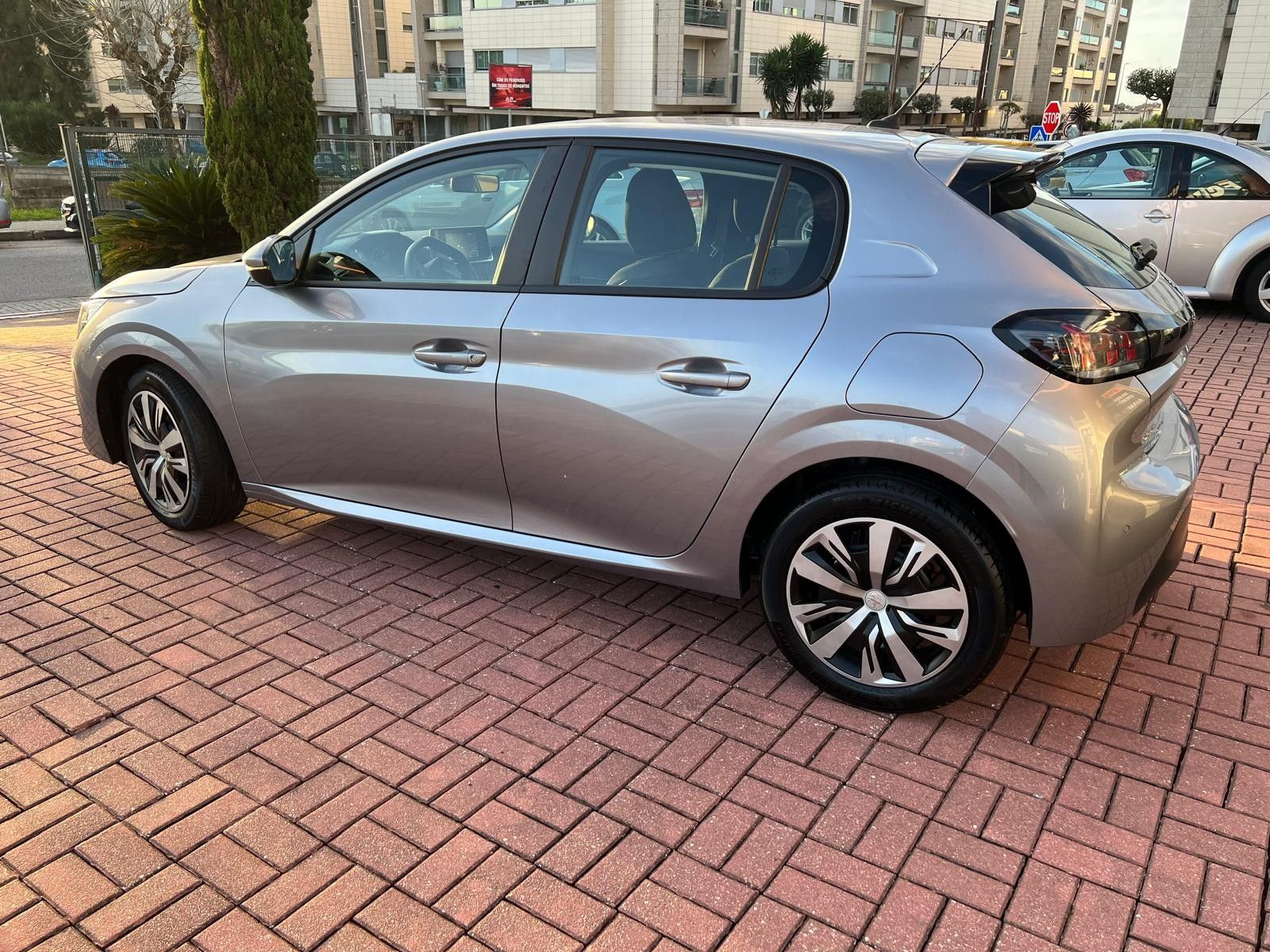 Peugeot 208 1.2 PureTech Active - 8