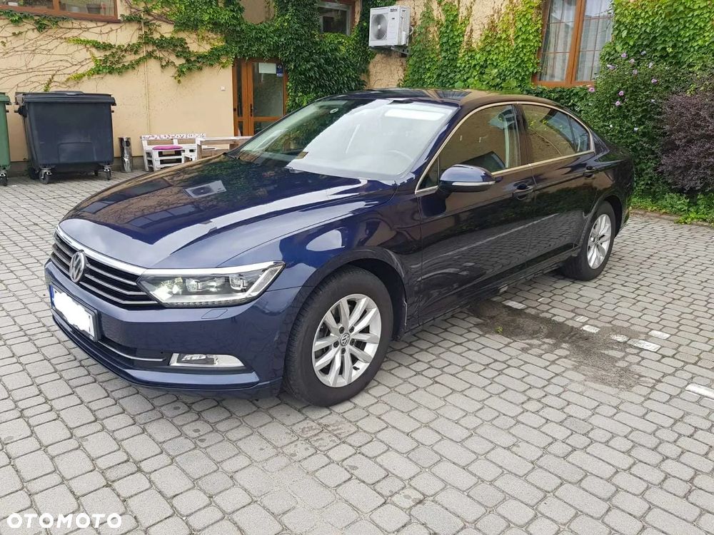 Volkswagen Passat - 1