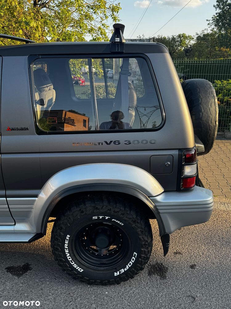 Mitsubishi Pajero - 6