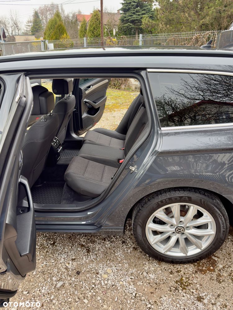 Volkswagen Passat - 15