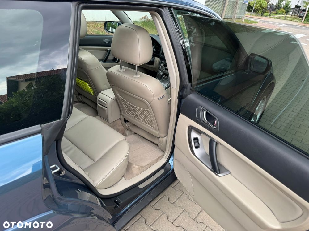 Subaru Outback 3.0 H6 - 16