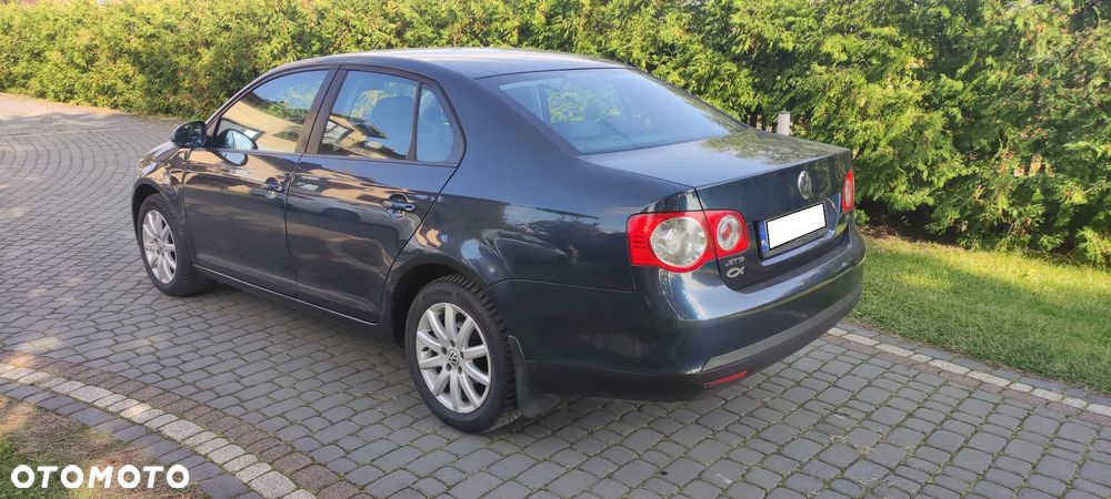 Volkswagen Jetta - 3