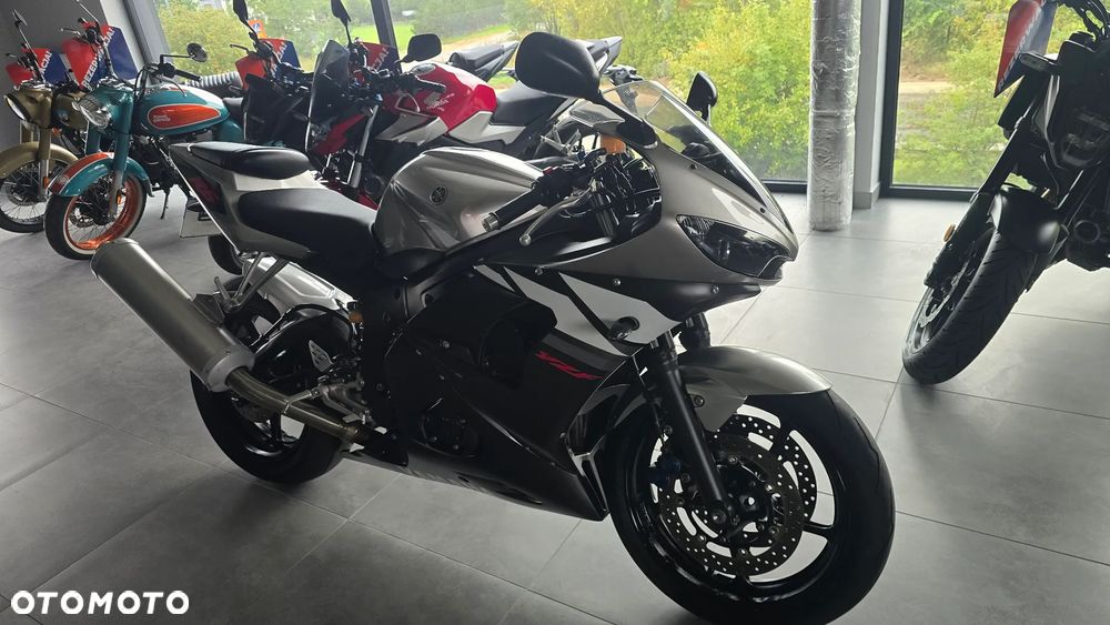 Yamaha R6 - 6
