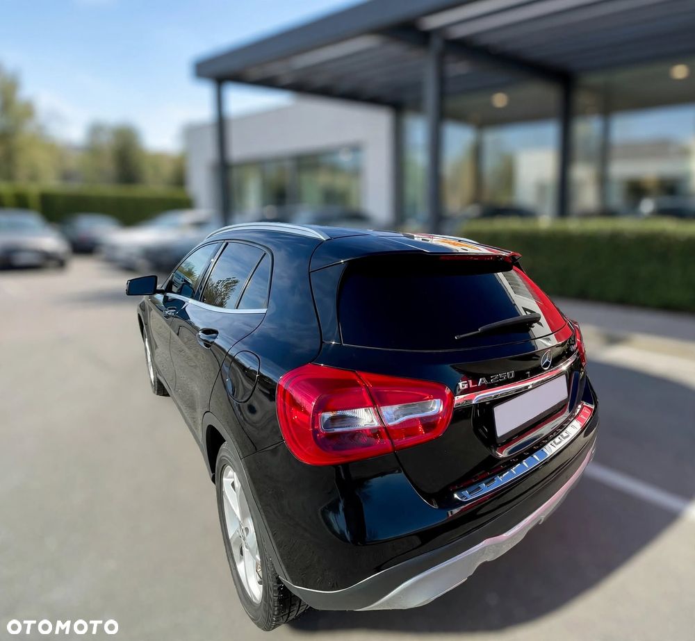Mercedes-Benz GLA 250 4Matic 7G-DCT Urban - 16