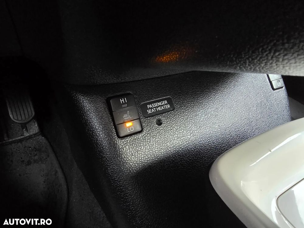 Toyota Prius Hybrid - 12