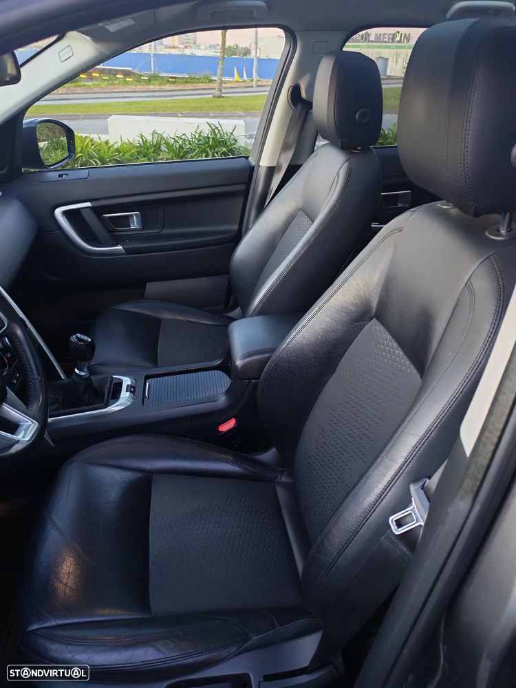 Land Rover Discovery Sport 2.0 eD4 HSE - 12