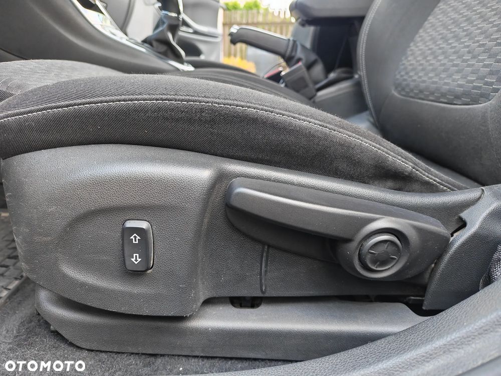 Opel Astra 1.4 T Dynamic - 12