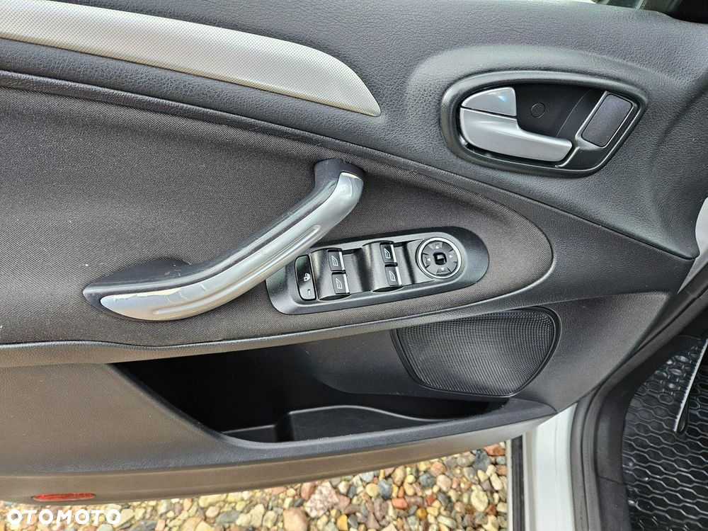 Ford S-Max - 17